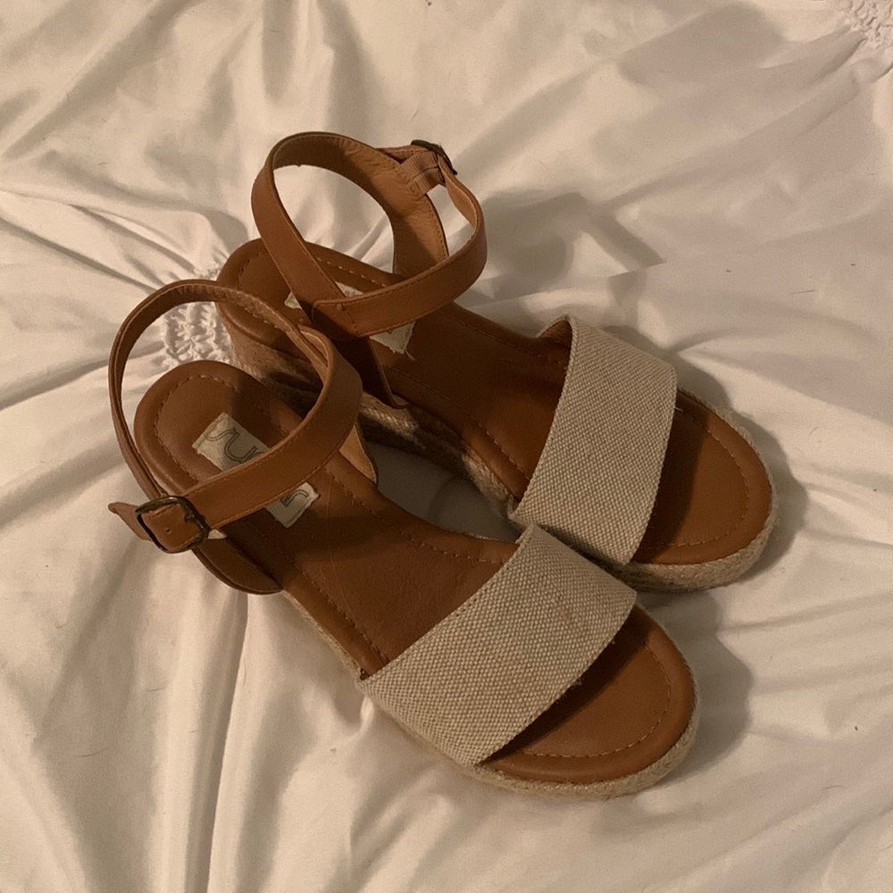 Woman's wedge sandals